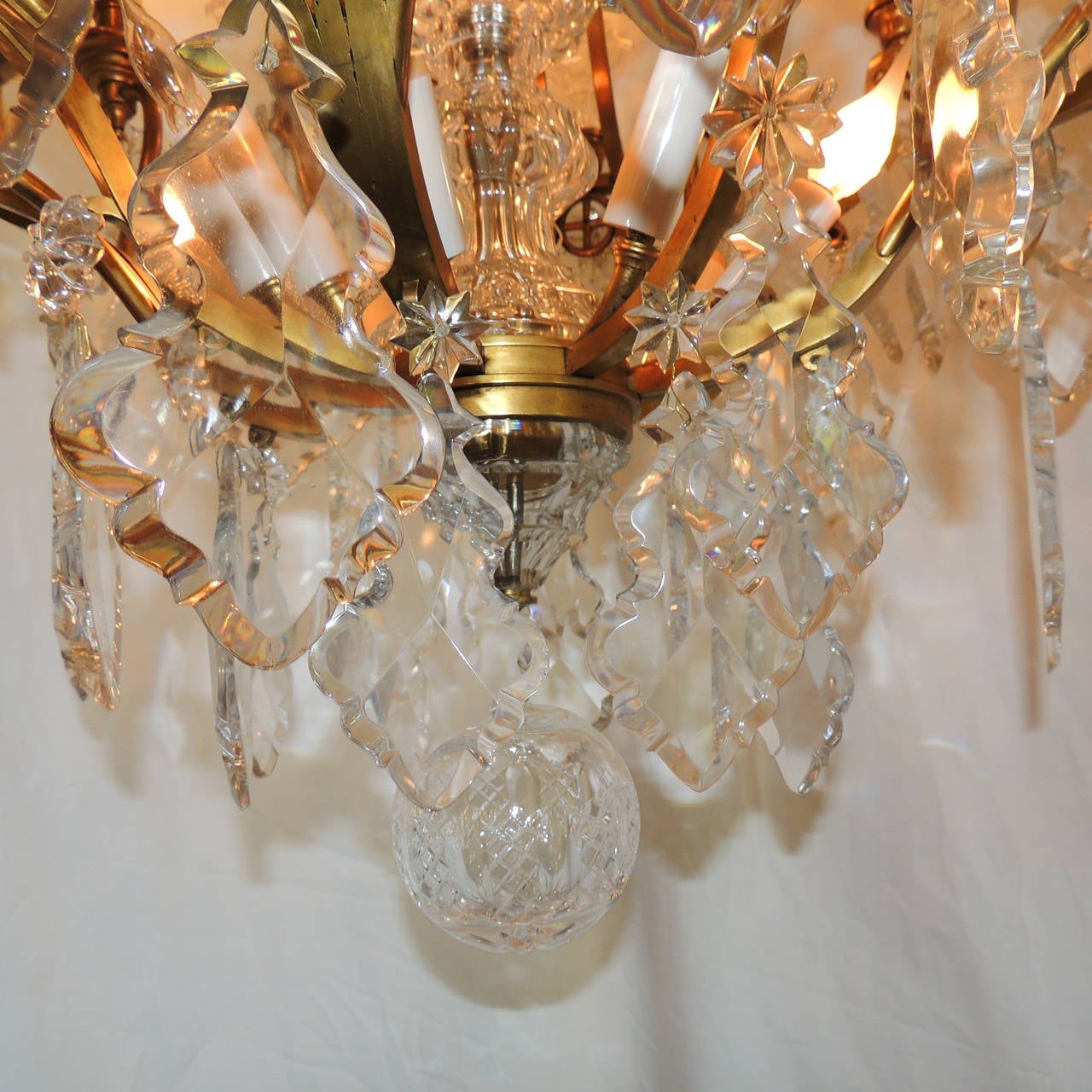 Grand Baccarat French Louis XV Dore Bronze and Twenty-Light Crystal Chandelier For Sale 1