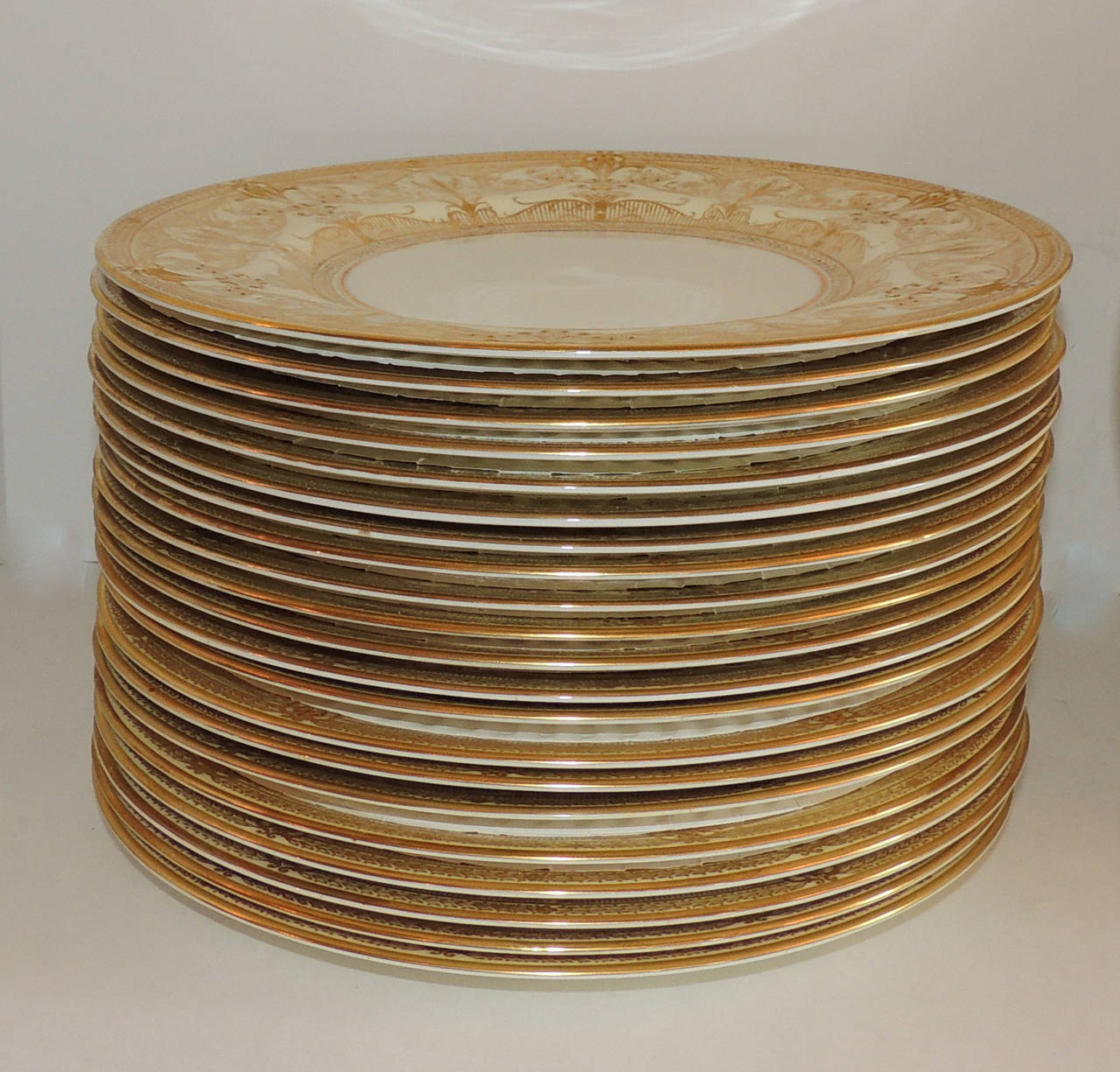 English Elegant Set Of 24 Royal Worcester Gold Encrusted Ivory Dinner Service Plates