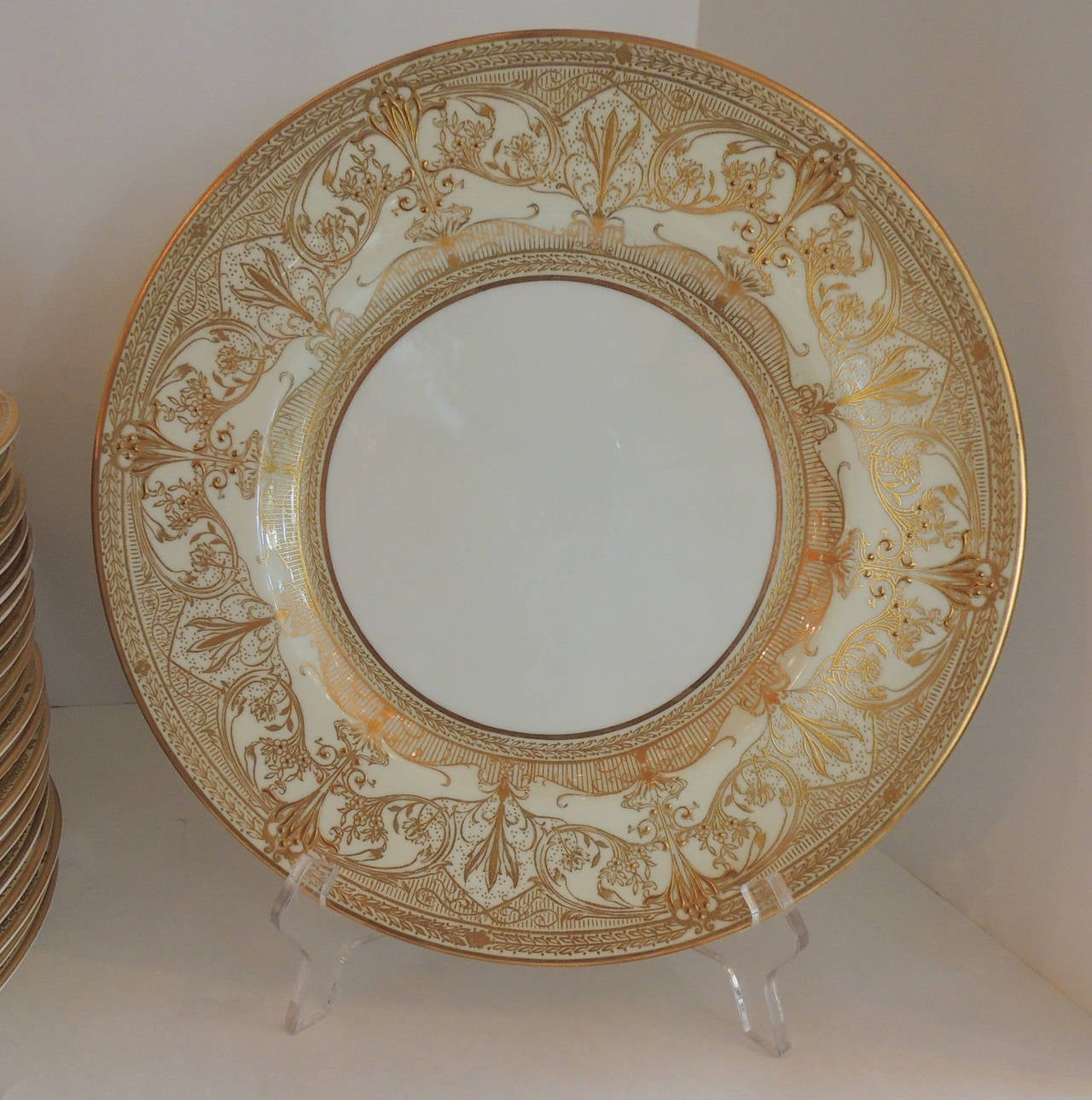 Gilt Elegant Set Of 24 Royal Worcester Gold Encrusted Ivory Dinner Service Plates