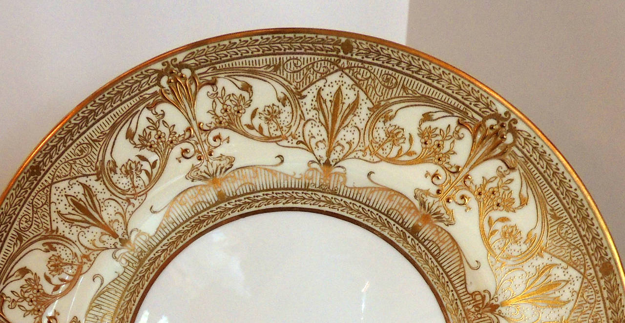 Elegant Set Of 24 Royal Worcester Gold Encrusted Ivory Dinner Service Plates In Good Condition In Roslyn, NY