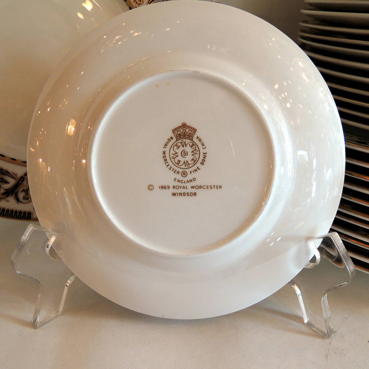 English Wonderful Royal Worcester Windsor Green and Gold Elegant Dinner Service for 12