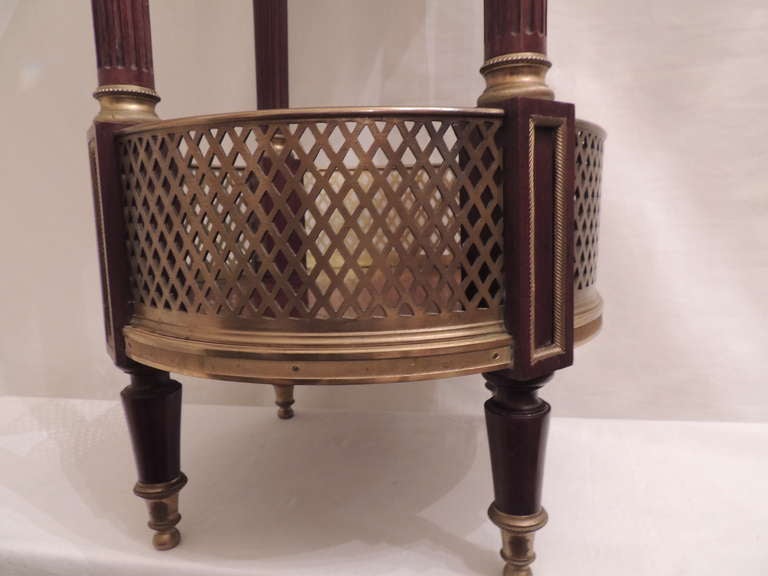 Very Fine 19th Century French Rosewood and Mahogany Ormolu-Mounted Table For Sale 4