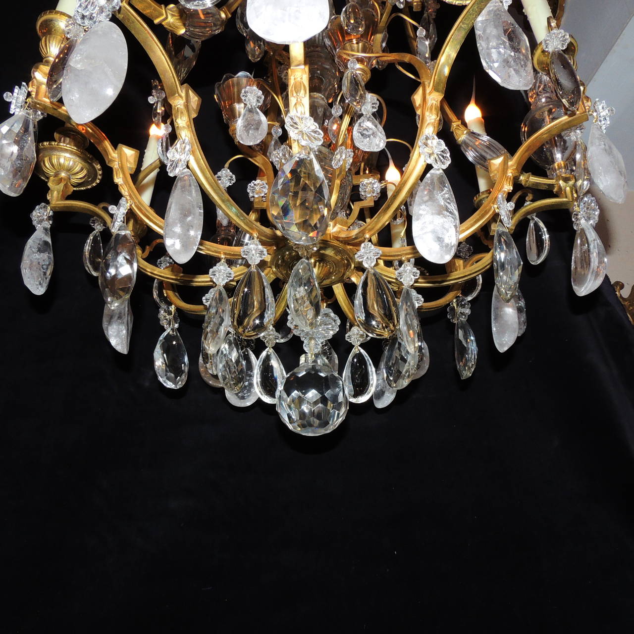 Louis Philippe French Doré Bronze and Rock Crystal Twelve-Light Chandelier For Sale 4