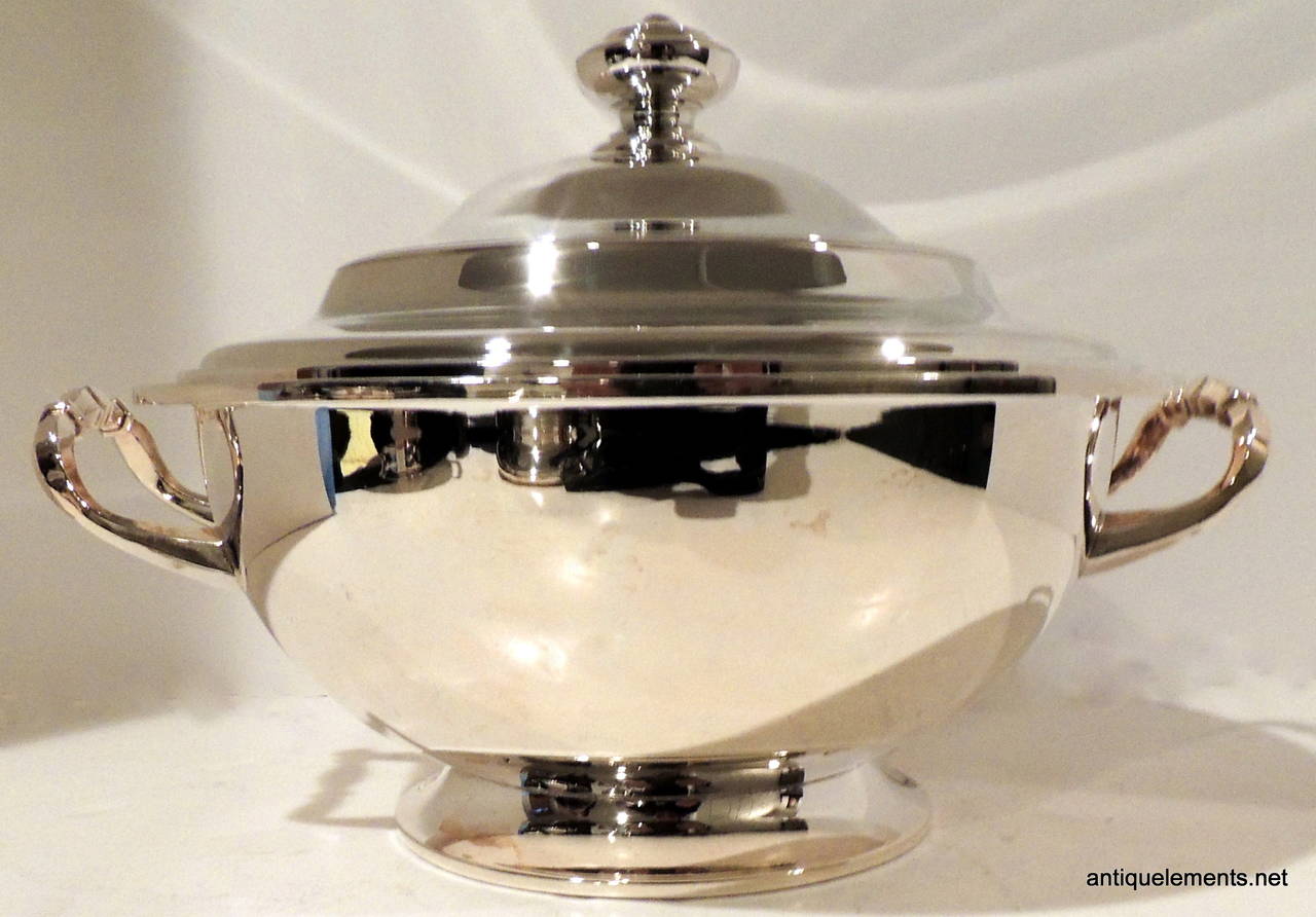 Wonderful & Elegant Pair Of Silver Plated Christofle Covered Serving Tureens In Good Condition In Roslyn, NY