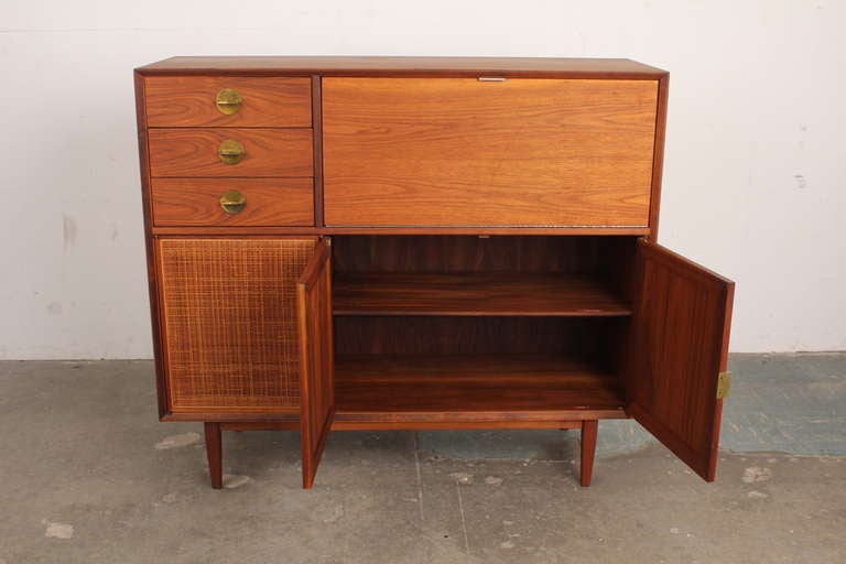 Mid-Century Walnut Cabinet Bar In Excellent Condition In North Hollywood, CA
