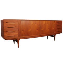 Mid Century Modernes Teakholz-Sideboard von Johannes Andersen