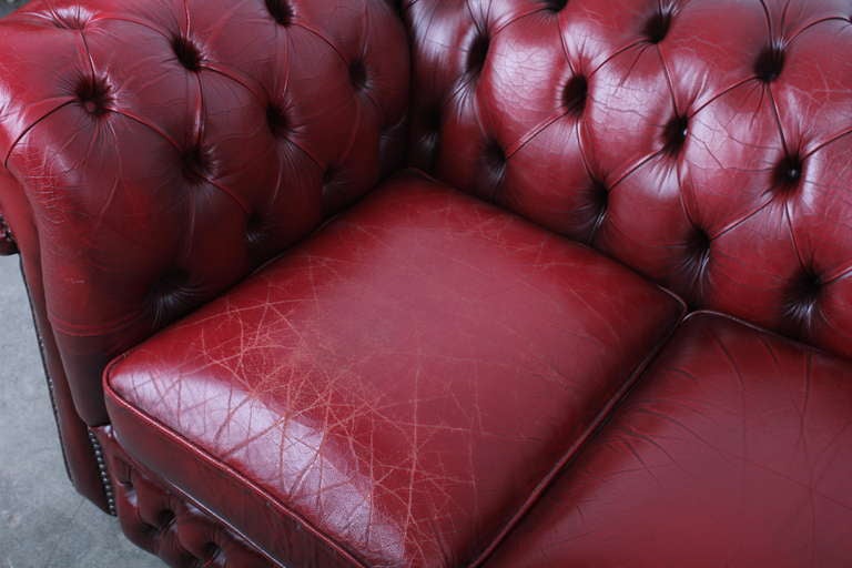 English Vintage Leather Chesterfield In Good Condition In North Hollywood, CA