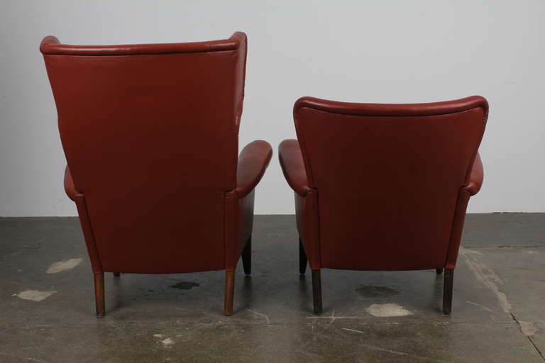 Paid of His and Hers Danish Leather Tufted Lounge Chairs In Excellent Condition In North Hollywood, CA