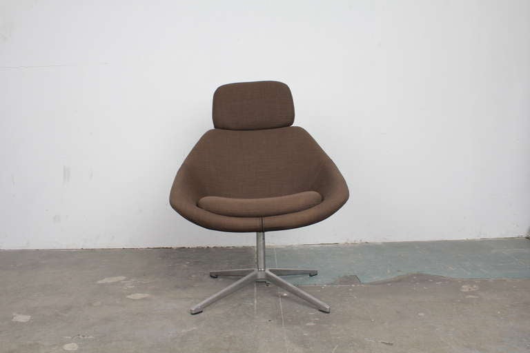 Mid-Century Modern Mid Century Modern Swivel Lounge Chair