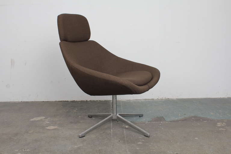 British Mid Century Modern Swivel Lounge Chair