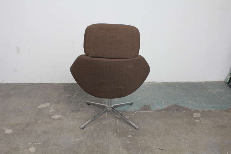 Mid Century Modern Swivel Lounge Chair In Excellent Condition In North Hollywood, CA