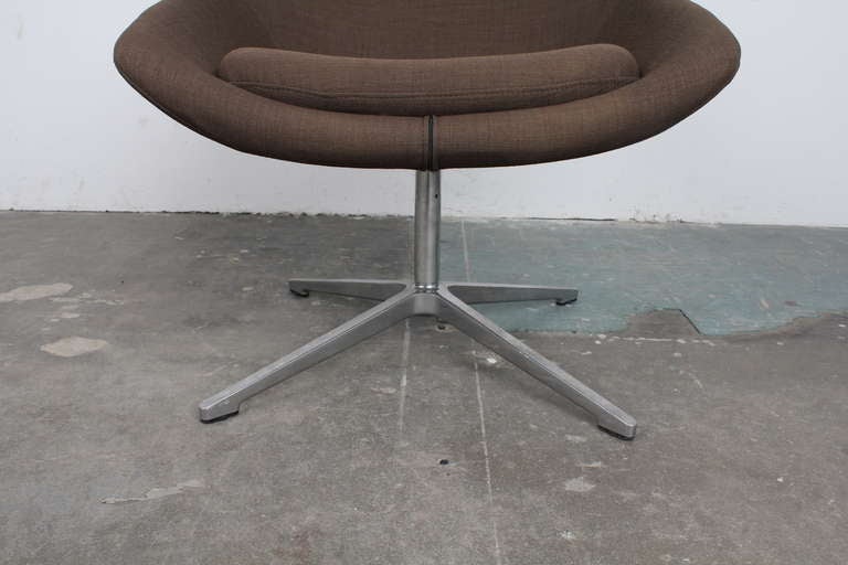 Upholstery Mid Century Modern Swivel Lounge Chair