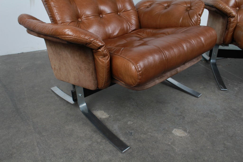 Mid-Century Modern Pair of Tufted Leather Danish Mid Century Modern Flat Bar Metal Lounge Chairs