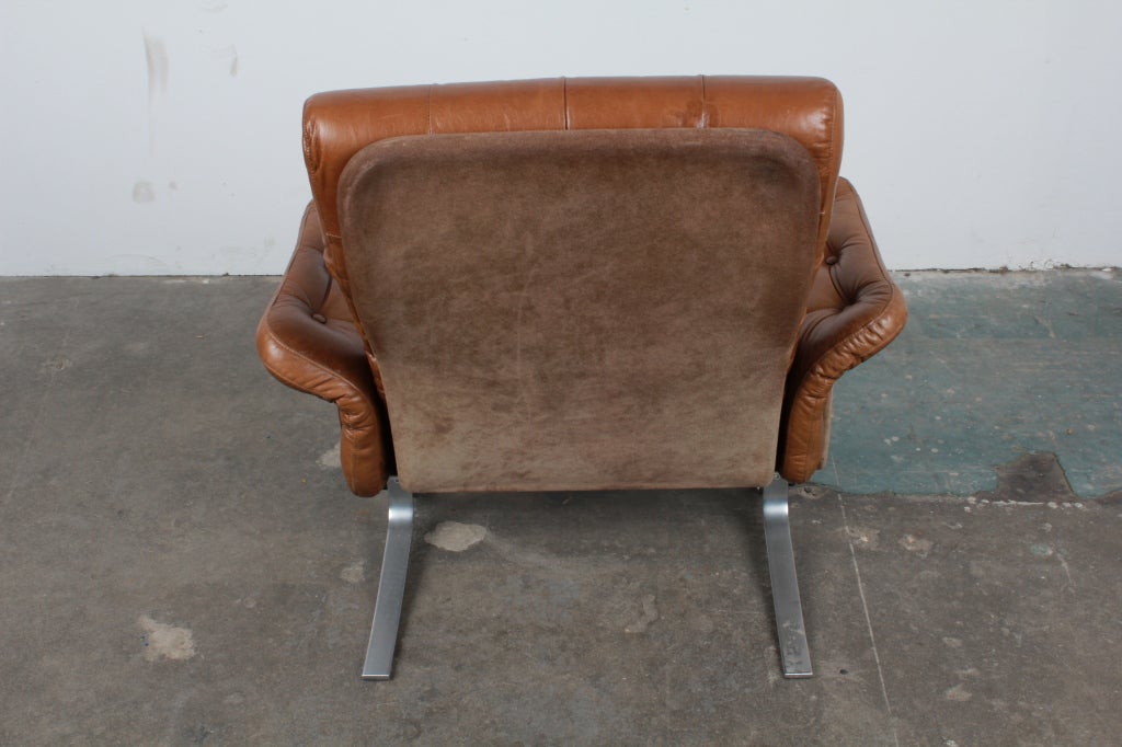 Mid-20th Century Pair of Tufted Leather Danish Mid Century Modern Flat Bar Metal Lounge Chairs