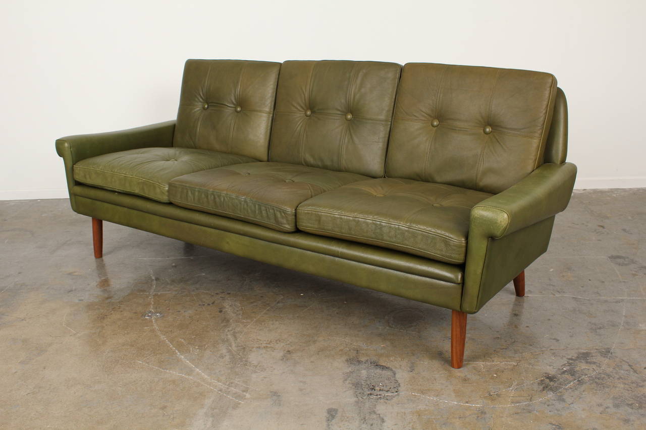 Tufted Mid Century Leather Sofa by Skipper Mobler 1