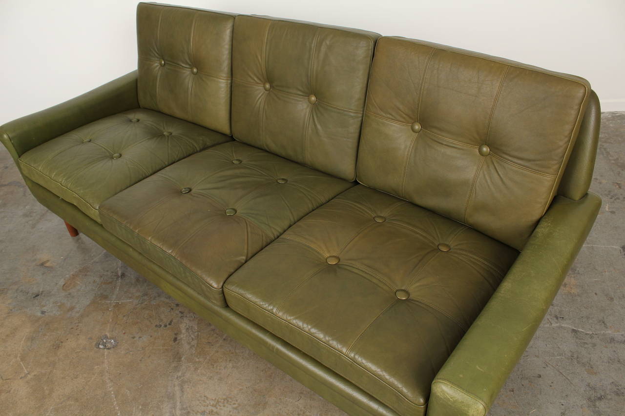Tufted Mid Century Leather Sofa by Skipper Mobler 3