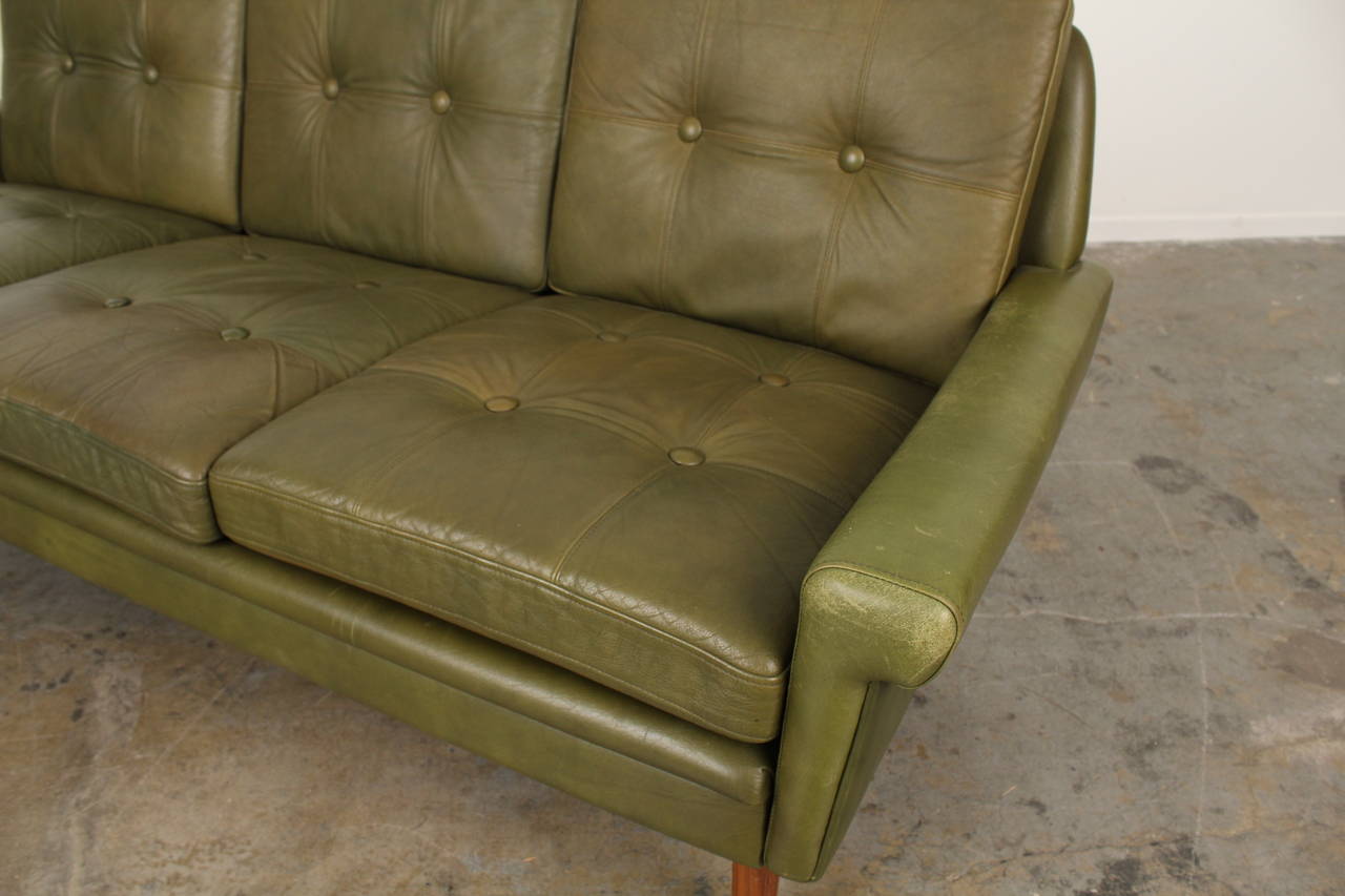Tufted Mid Century Leather Sofa by Skipper Mobler 4