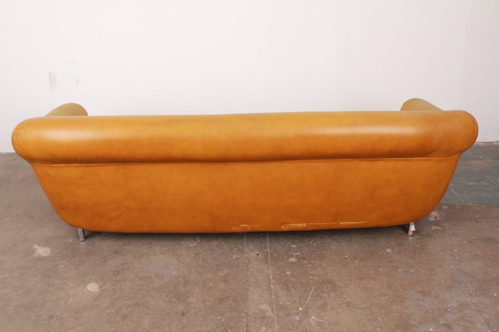 curved back sofa