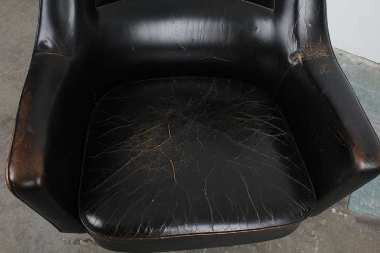 Mid-Century Modern Black Leather Mid Century Modern Lounge Chair