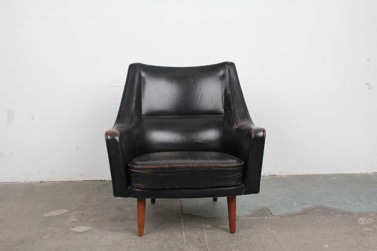 Mid-20th Century Black Leather Mid Century Modern Lounge Chair