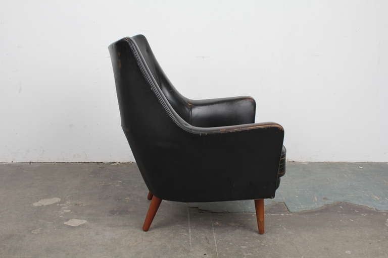 Black Leather Mid Century Modern Lounge Chair 1