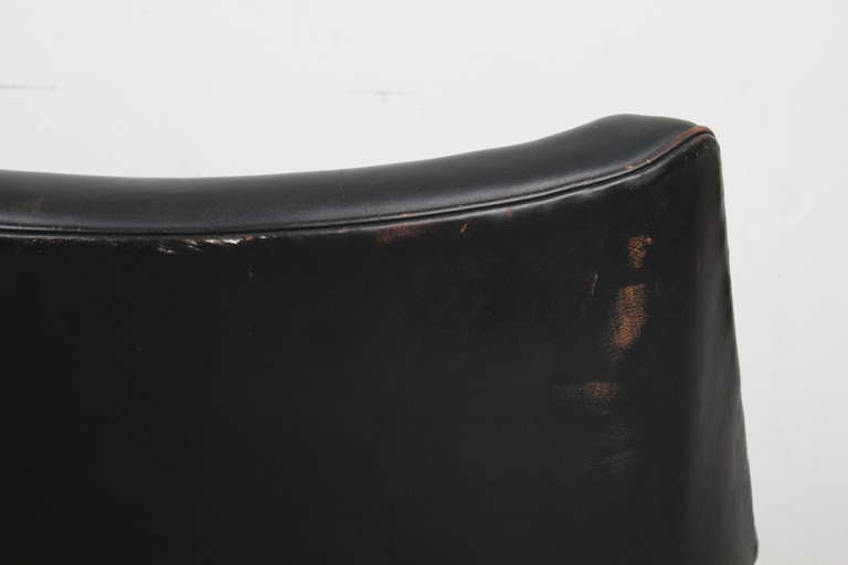 Black Leather Mid Century Modern Lounge Chair 3