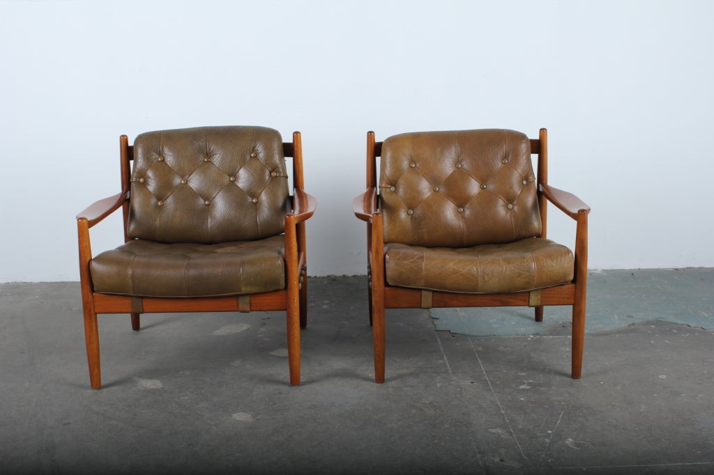 Pair of Mid Century Modern tufted leather chairs. at 1stdibs
