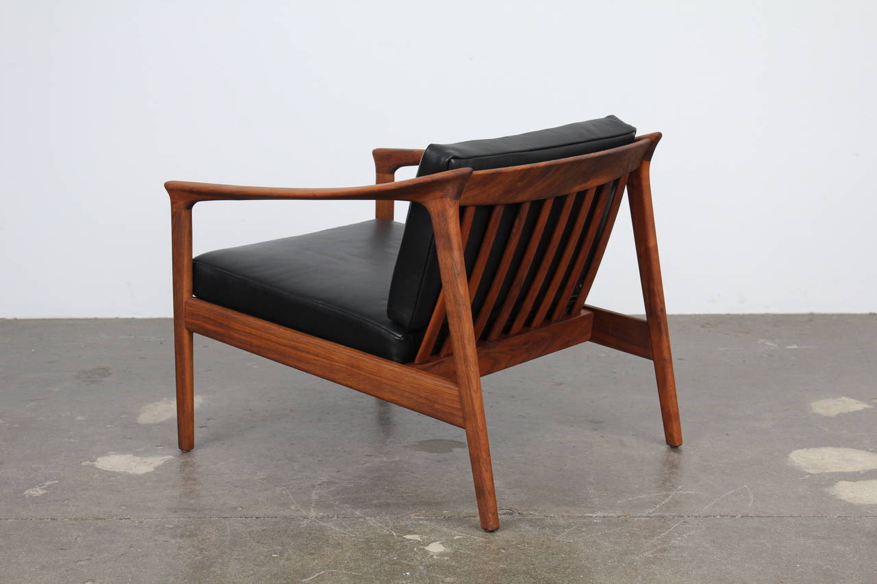 Sycamore Solid teak and black leather lougne chair by Folke Ohlsson for Dux