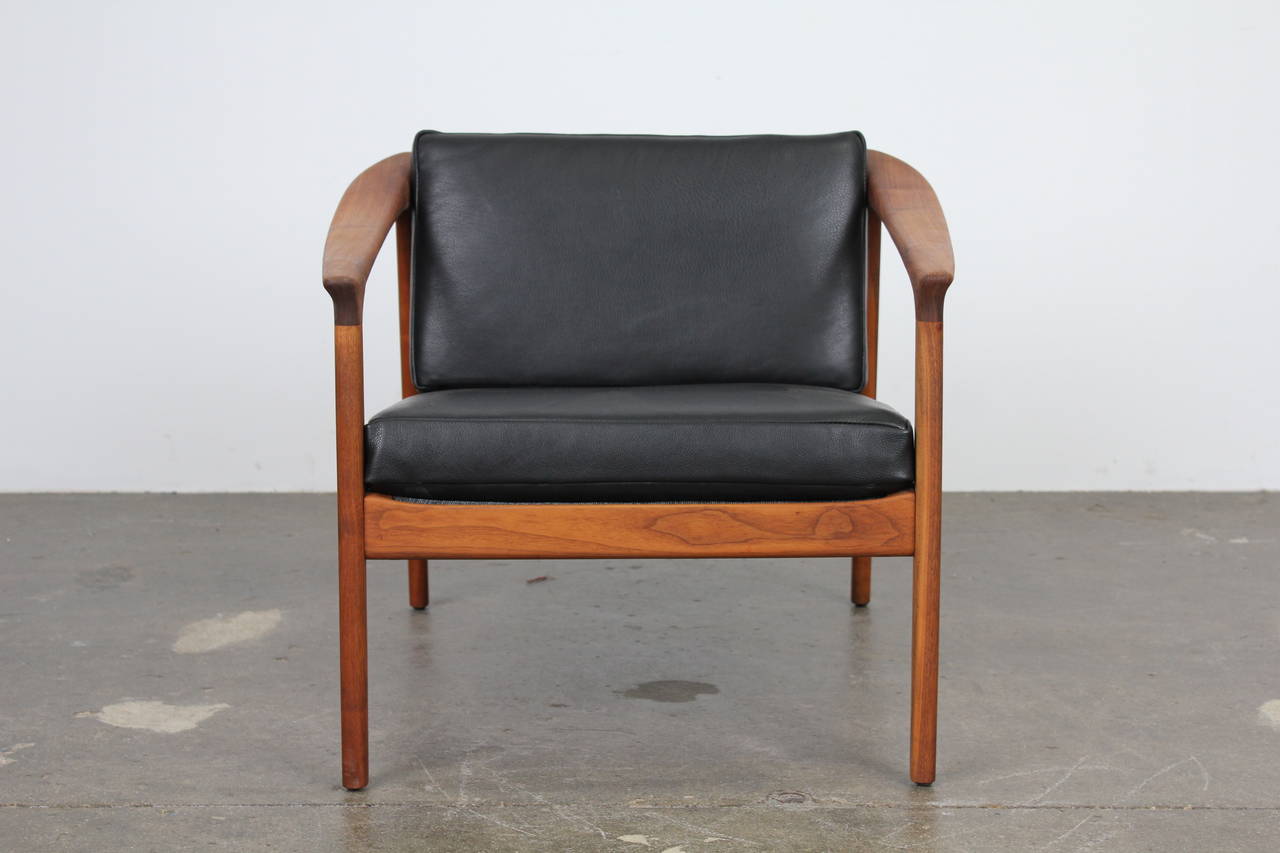 Solid teak and black leather lougne chair by Folke Ohlsson for Dux 4
