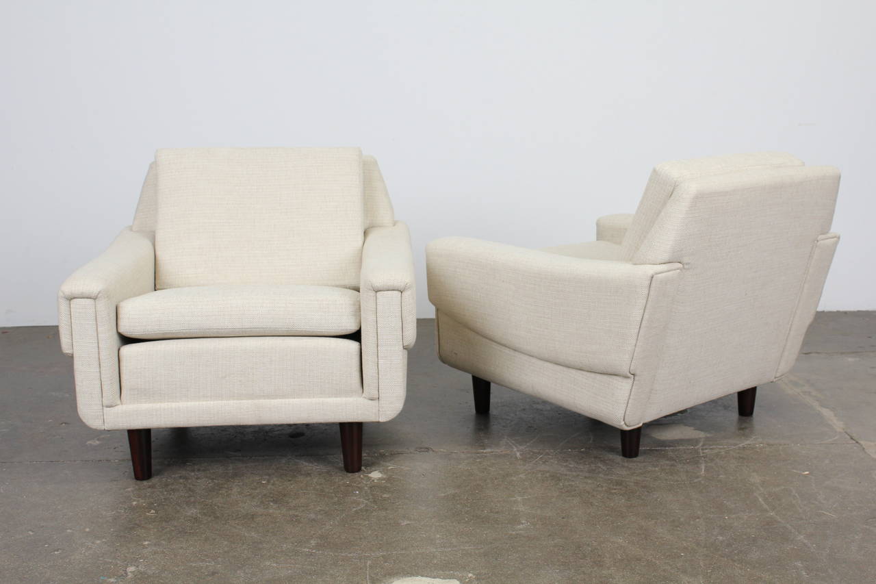 Pair of Off-White Danish Modern, Low Lounge Chairs 1