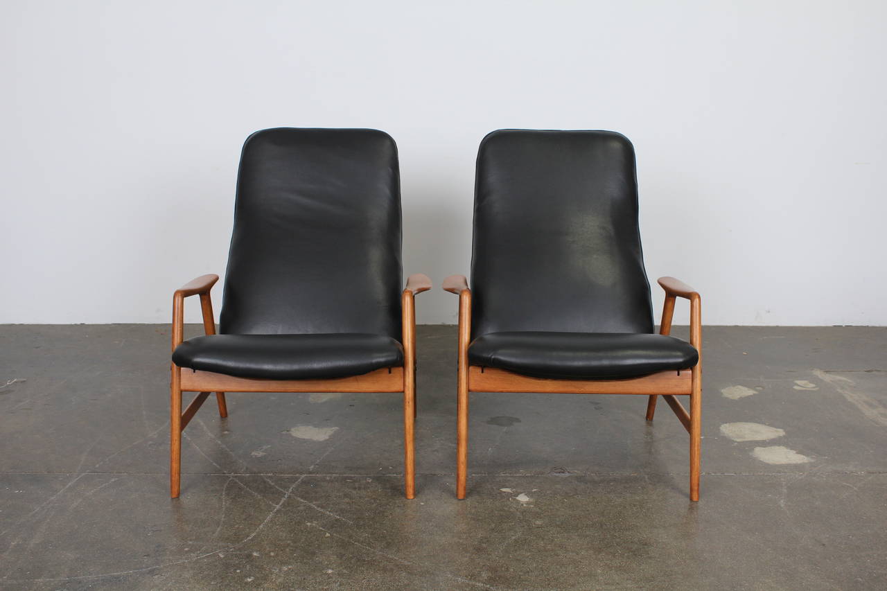 Pair of Black Leather Kontur Chairs by Alf Svensson for DUX