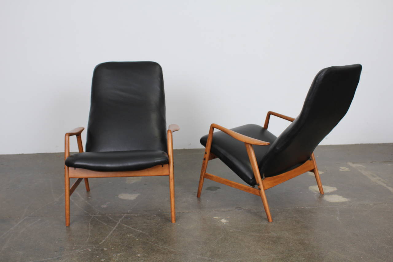 Danish Pair of Black Leather Kontur Chairs by Alf Svensson for DUX