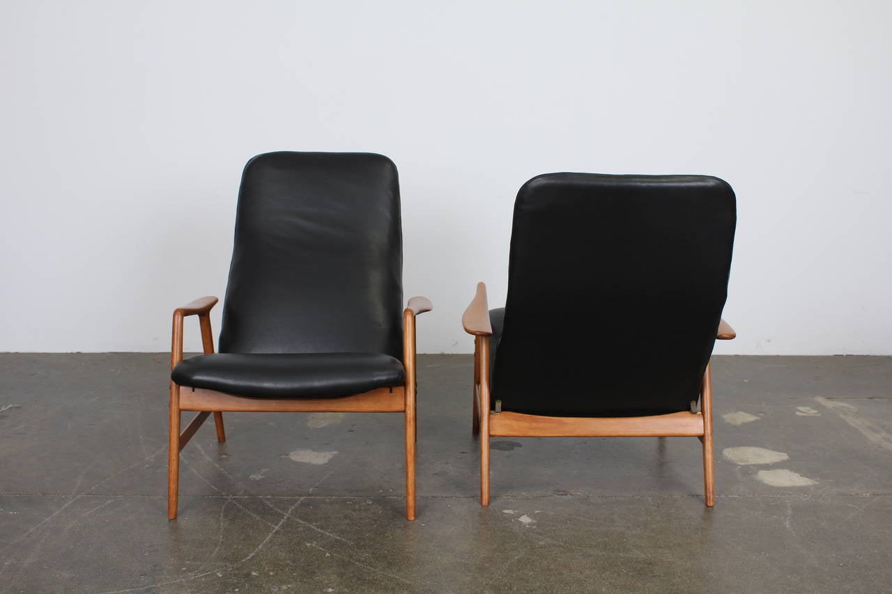 Pair of Black Leather Kontur Chairs by Alf Svensson for DUX In Excellent Condition In North Hollywood, CA