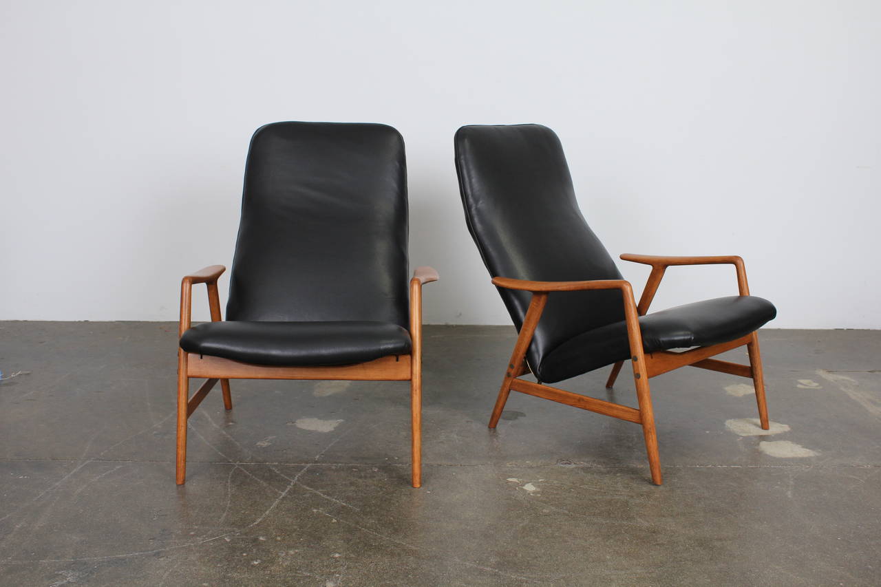 Beech Pair of Black Leather Kontur Chairs by Alf Svensson for DUX