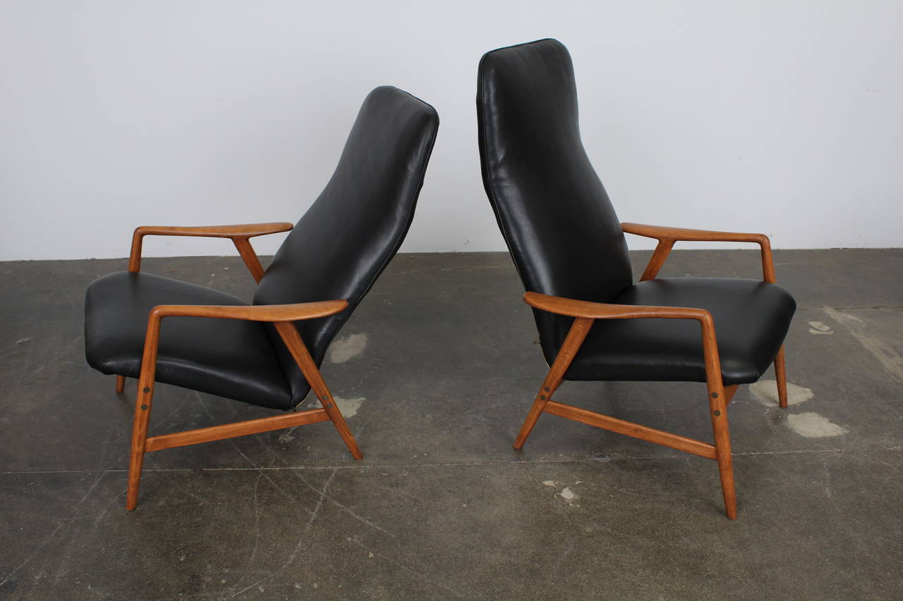 Pair of Black Leather Kontur Chairs by Alf Svensson for DUX 1