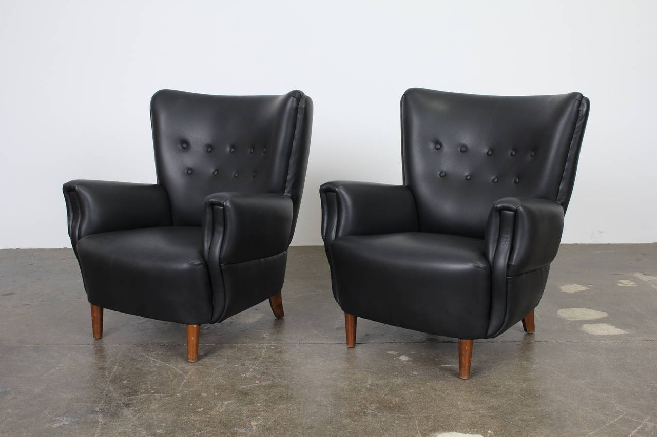 Mid-Century Modern Pair of Black Leather Tufted Danish 1950s Lounge Chairs