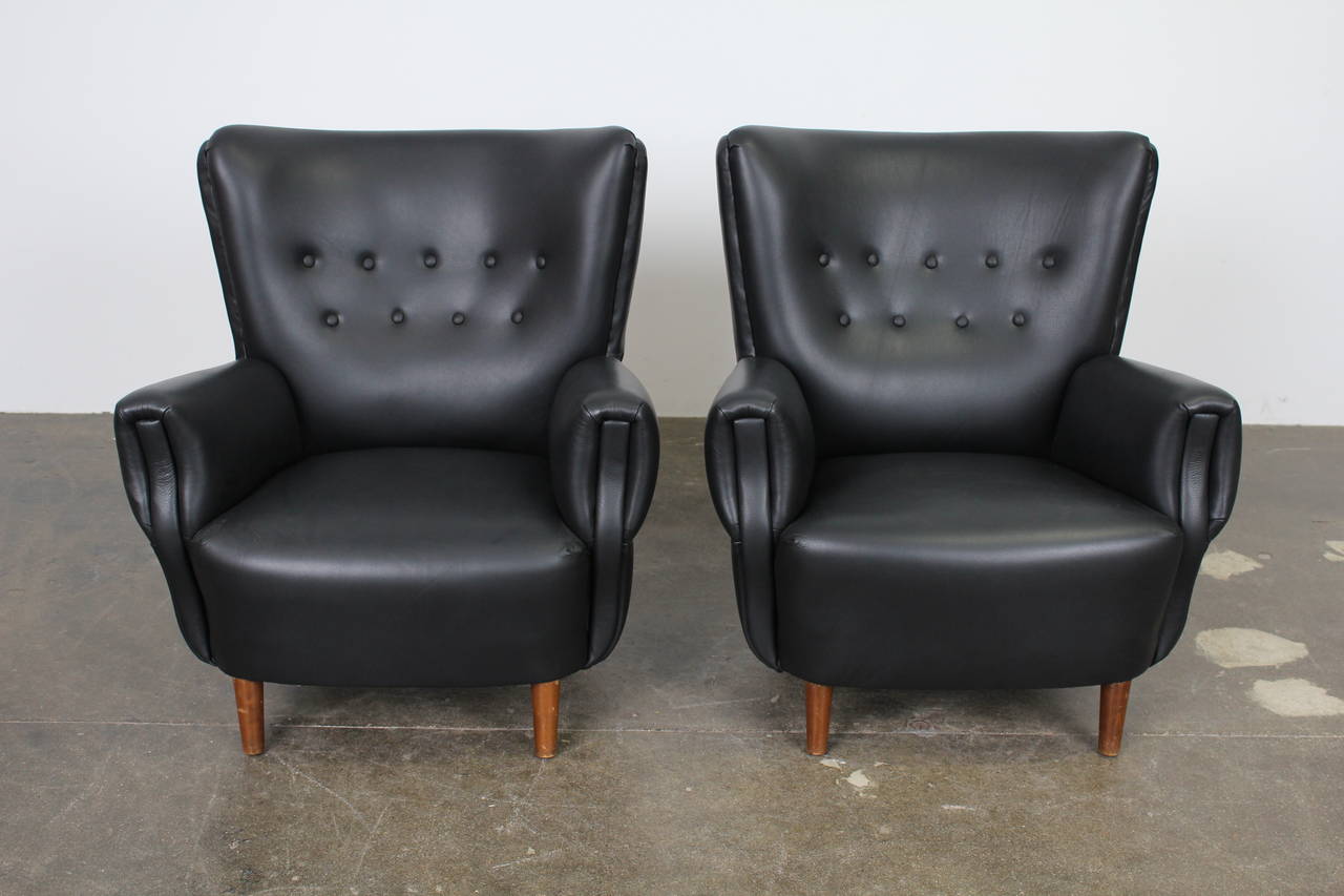 Pair of Black Leather Tufted Danish 1950s Lounge Chairs 4