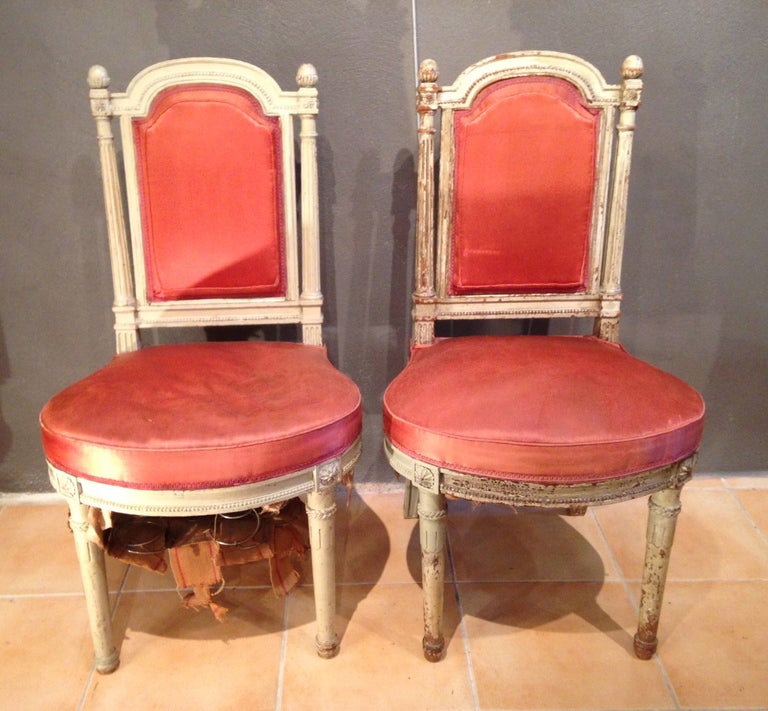 Pair of gray lacquered oak chairs. Model a seat 