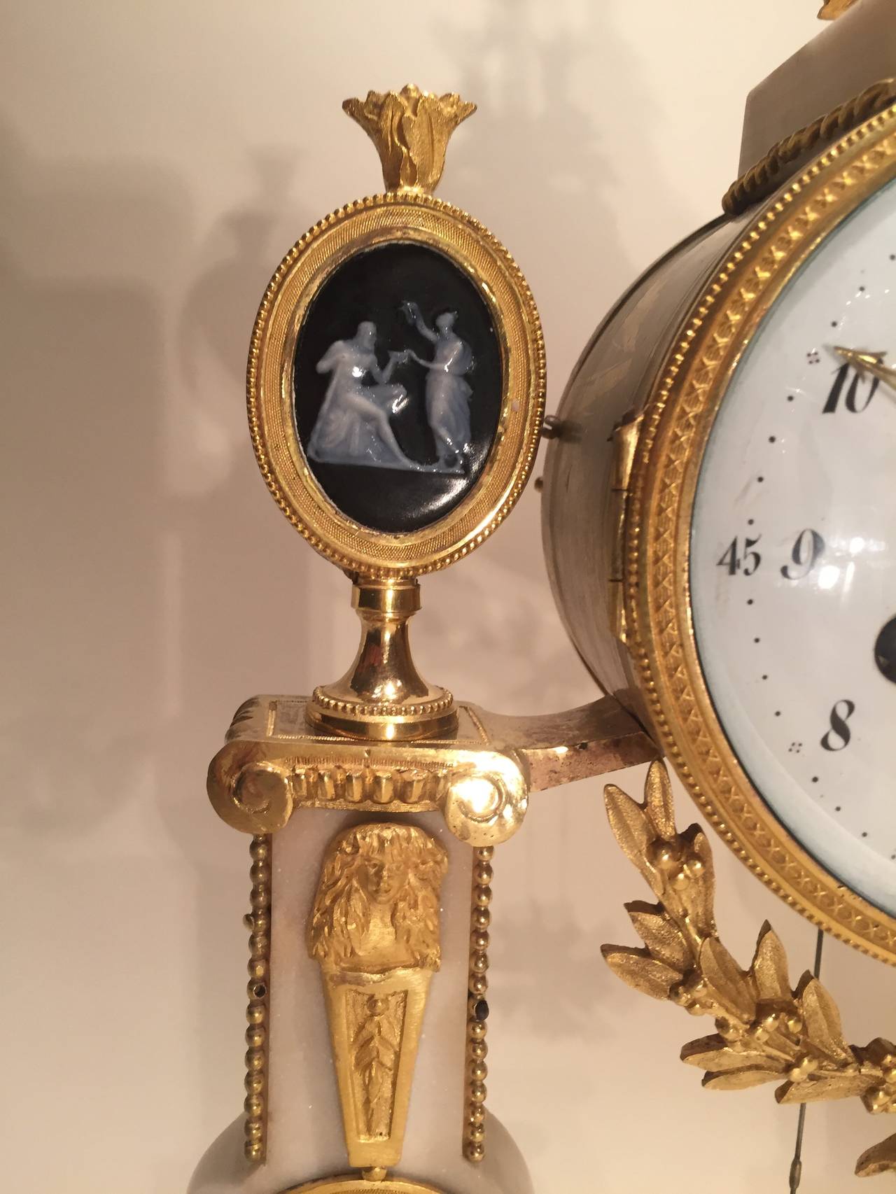 Parisian Fine Clock , Louis XVI Period, circa 1780 In Excellent Condition For Sale In Isle sur la Sorgue, Provence