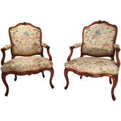 French Fine Pair of Armchairs Stamped N.Heurtaut, Louis XV Period, circa 1750
