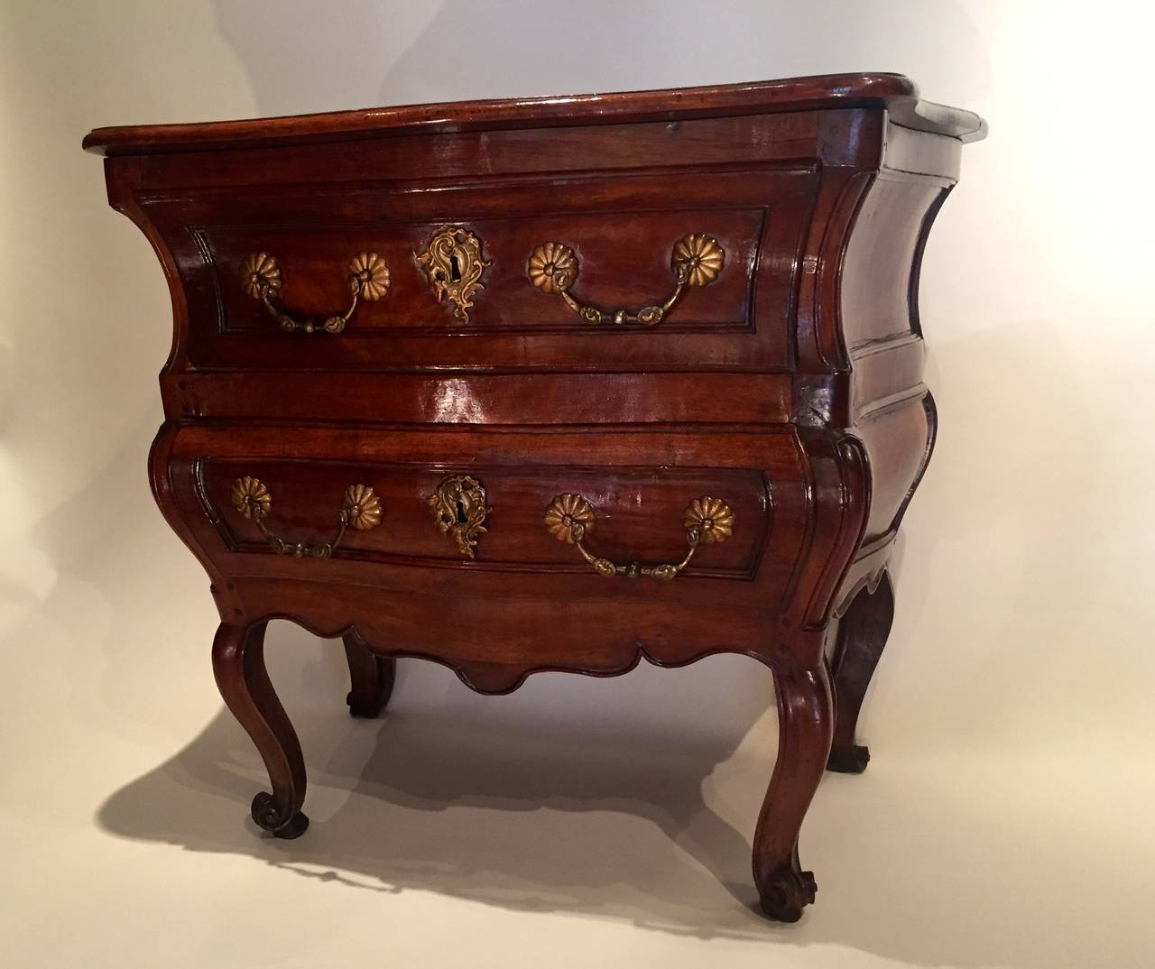 Small french commode, Bordeaux circa 1730
Small chest port, Bordeaux 1730
Small chest of 