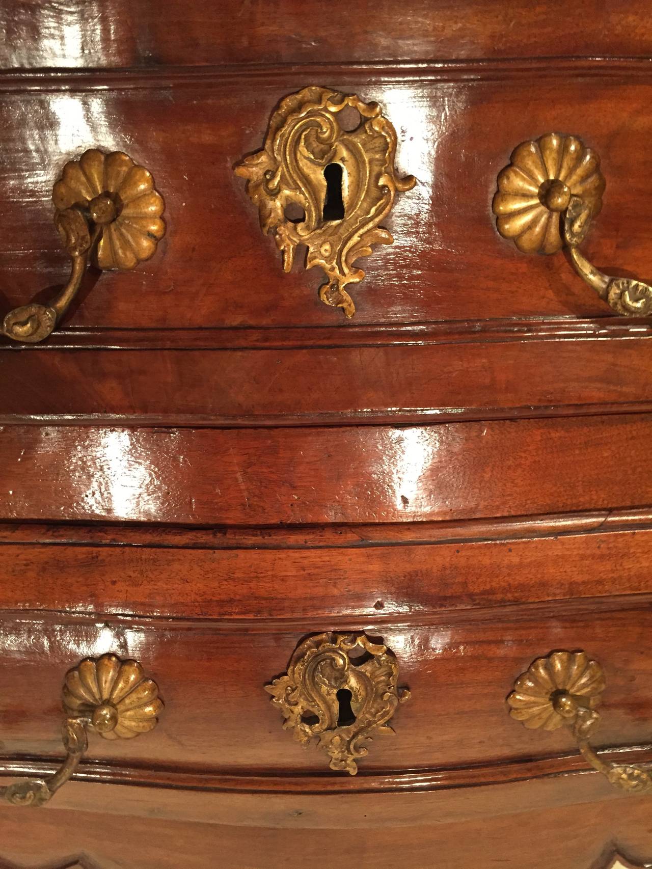 French Small Commode, Bordeaux circa 1730 For Sale 1