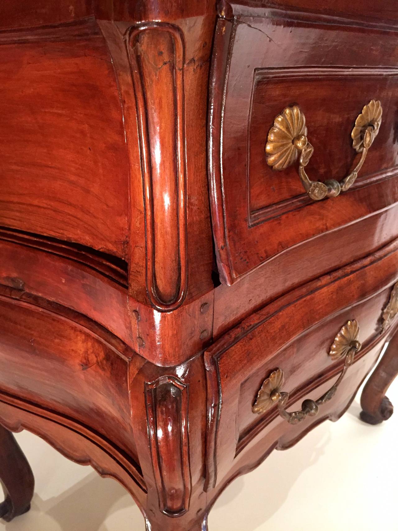 18th Century and Earlier French Small Commode, Bordeaux circa 1730 For Sale