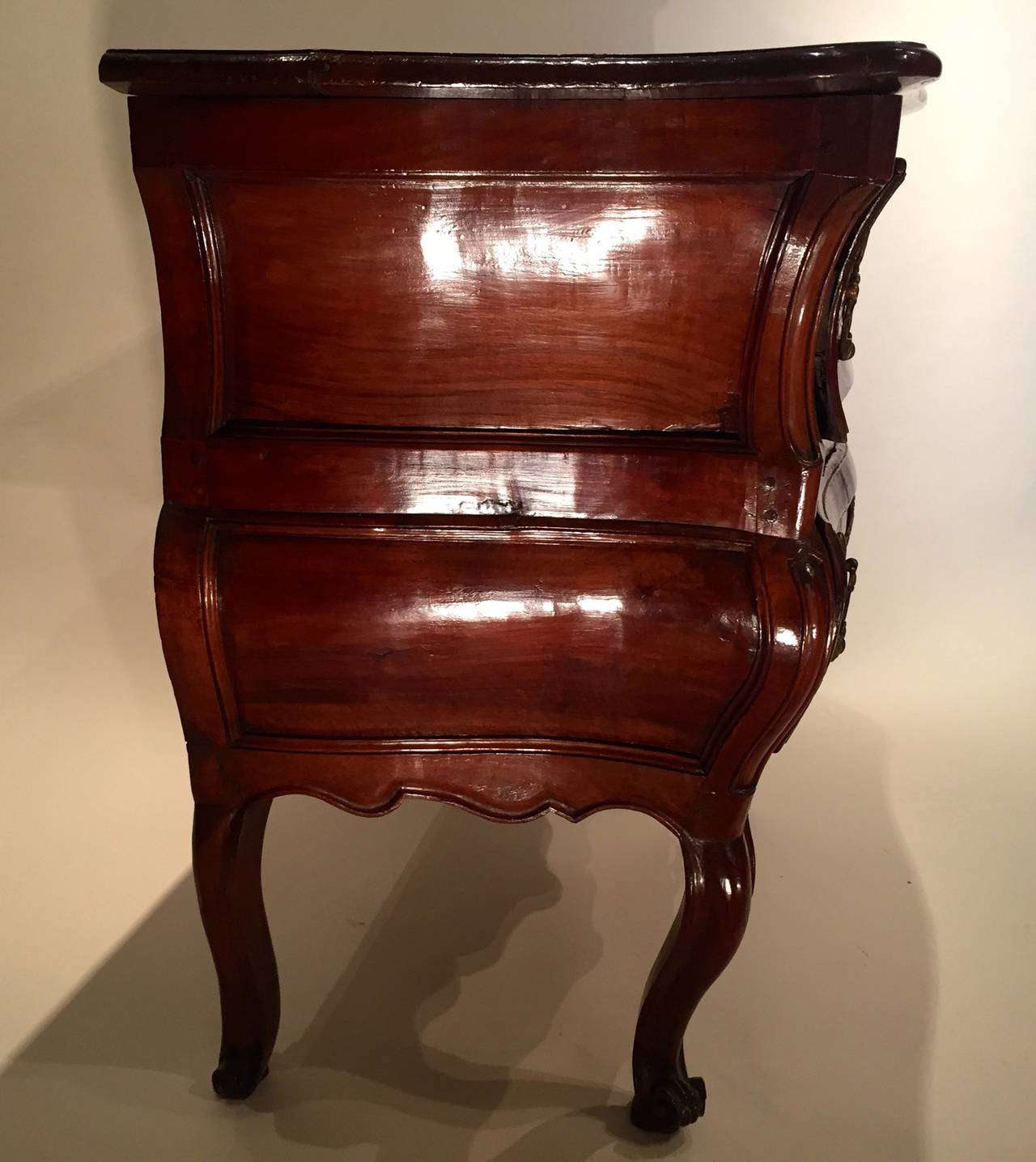 Mahogany French Small Commode, Bordeaux circa 1730 For Sale