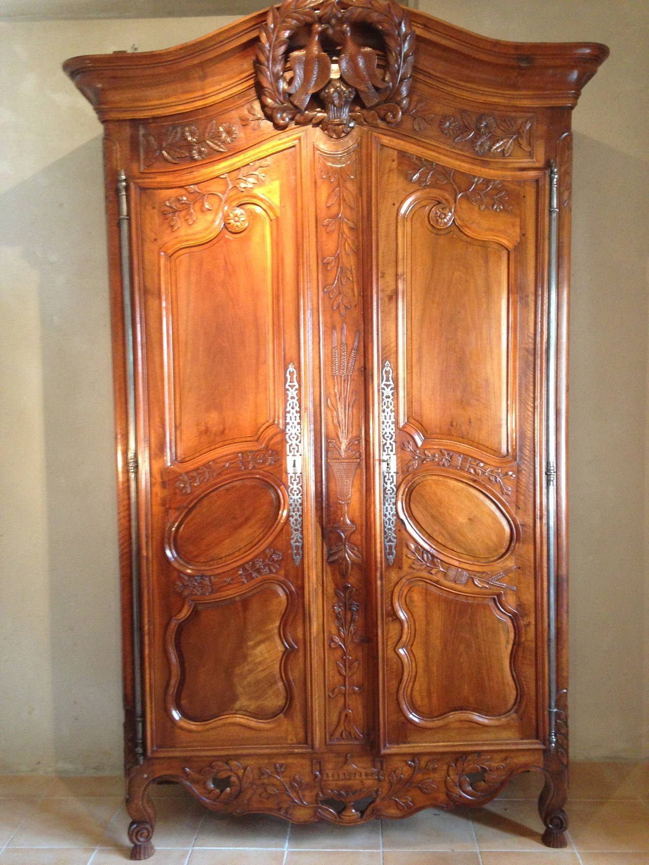 French Fine18th Century Wedding Armoire, Provence circa 1780 For Sale 2
