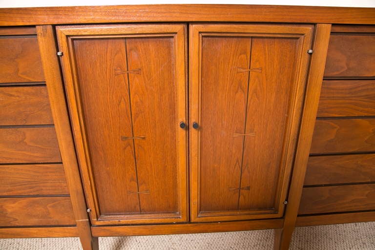 1960s Large Lane Furniture Company Teak Credenza with Inlay  In Good Condition For Sale In Stamford, CT