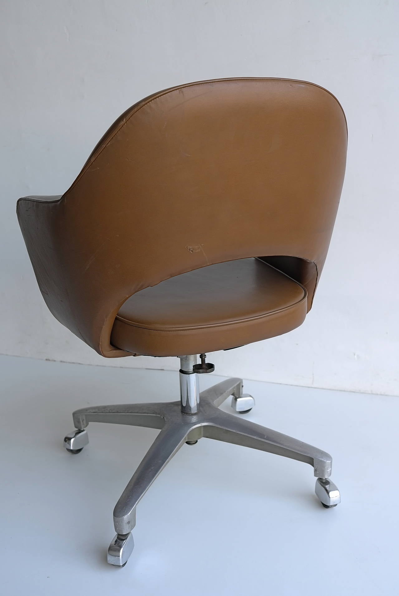 Eero Saarinen Swivel Office Armchair for Knoll In Good Condition In Den Haag, NL