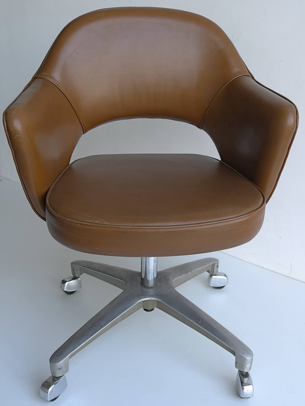 Eero Saarinen swivel office arm chair for knoll