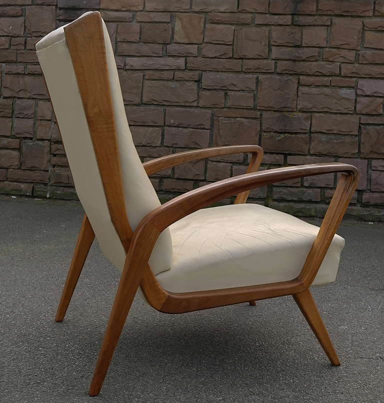 Italian White Leather Armchair In Style Of Gio Ponti Ca 1950's In Good Condition In Den Haag, NL