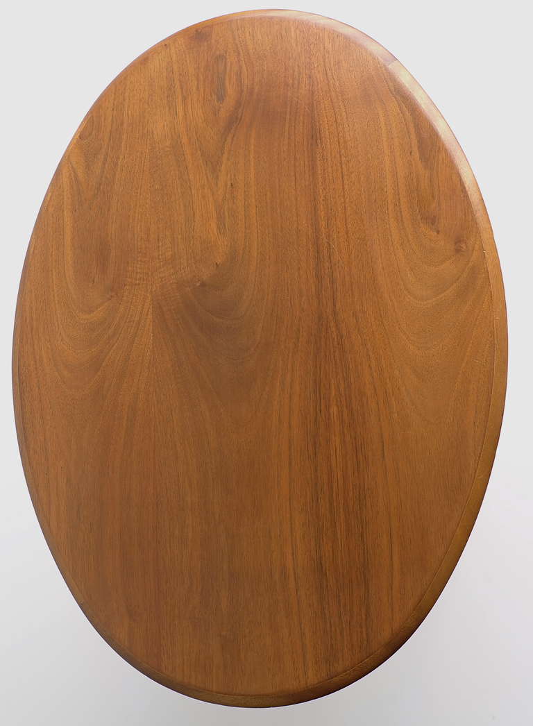 Elegant wooden oval Italian side table 1960s For Sale 1